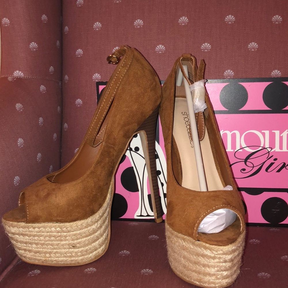 Brand new heels - Picture 3 of 4